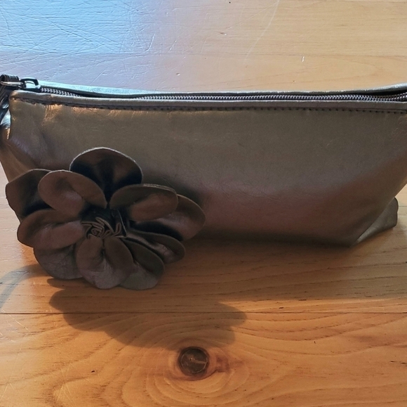 SEPHORA Metallic Gray Flower Appliqué Makeup Cosmetic Bag Pouch Wristlet - Picture 7 of 11